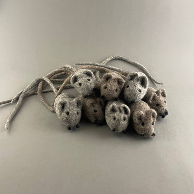 Handgefertigtes Kätzchenspielzeug